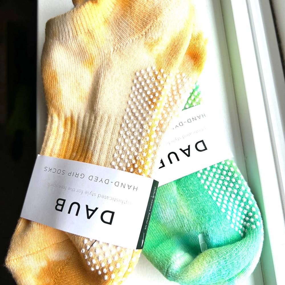 Hand-Dyed Grip Socks - Orange & Green